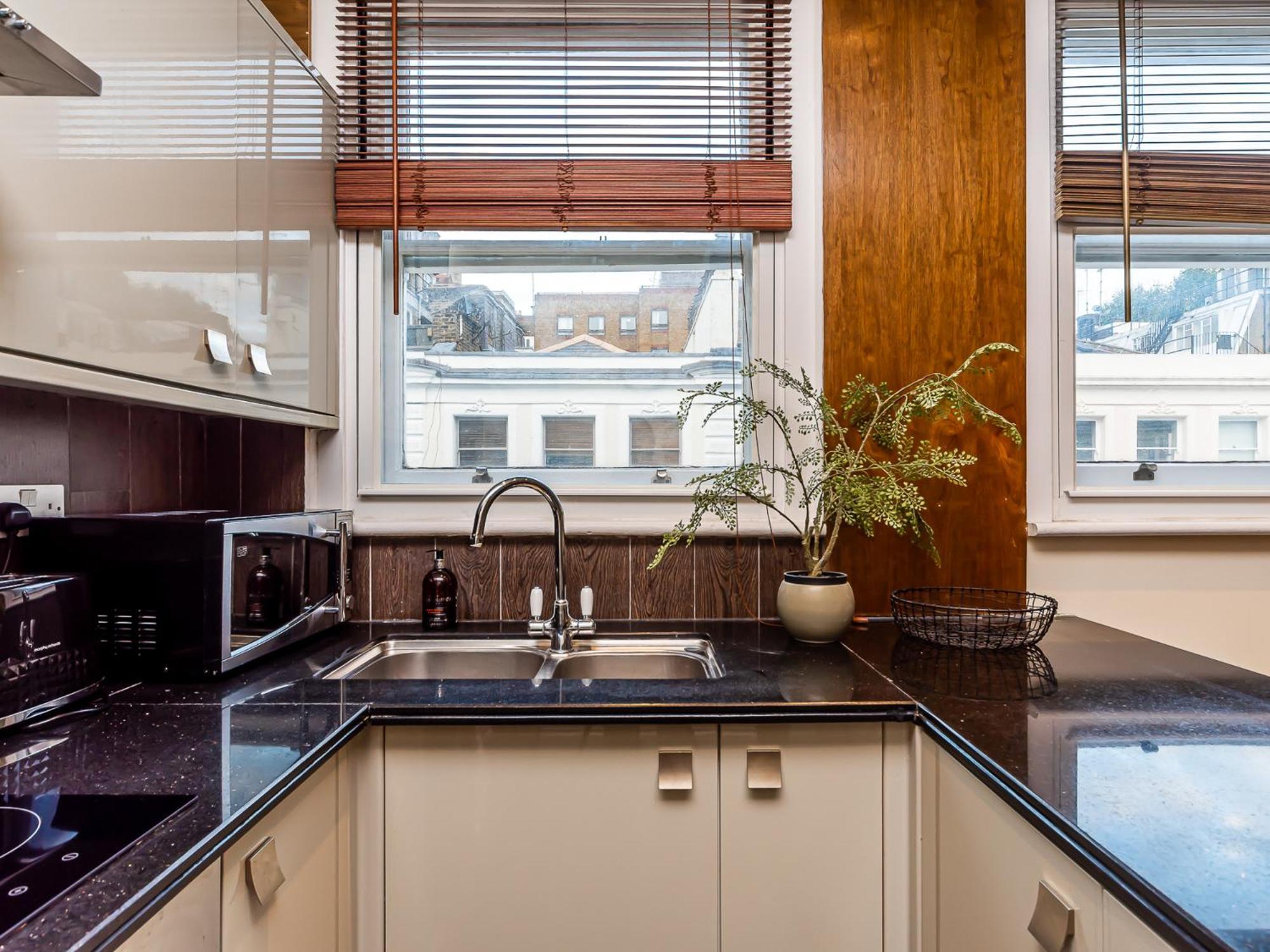 Pass The Keys West End Apartment Near Tottenham Court Road ลอนดอน ภายนอก รูปภาพ